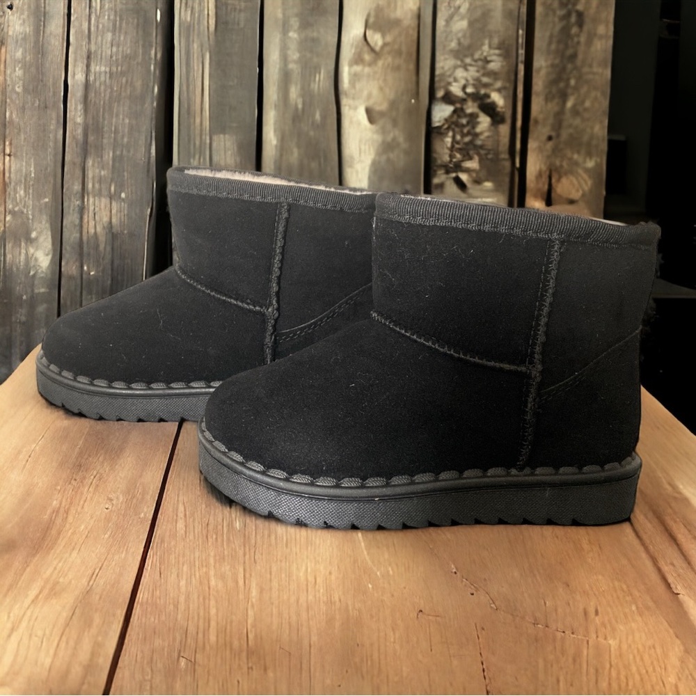Girls black boots